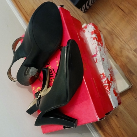 CANDIES Black Patent Leather Slingback Heels - Picture 5 of 6